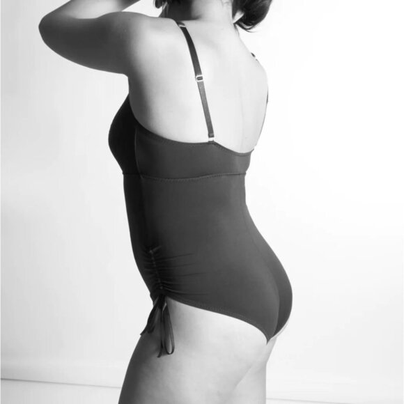 Malia Mills Mariska Black One Piece Swimsuit w Ruched Sides size 8 (C/D cup) - Picture 3 of 15